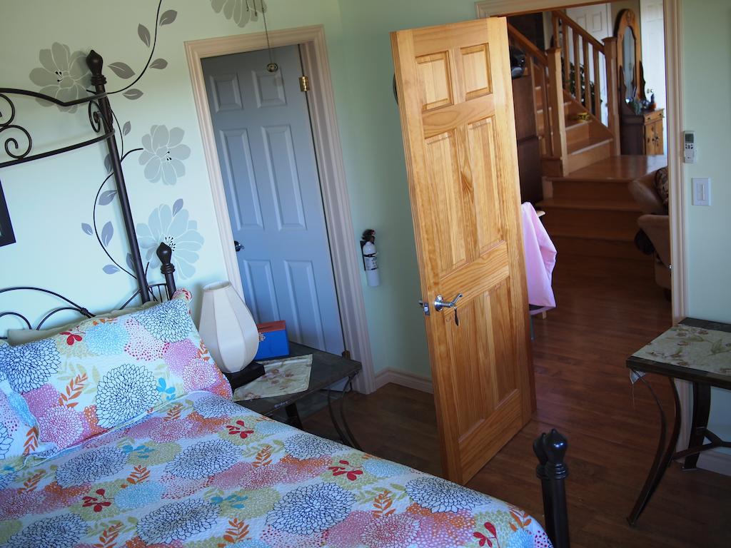 המפטון Our Valley View Bed & Breakfast חדר תמונה